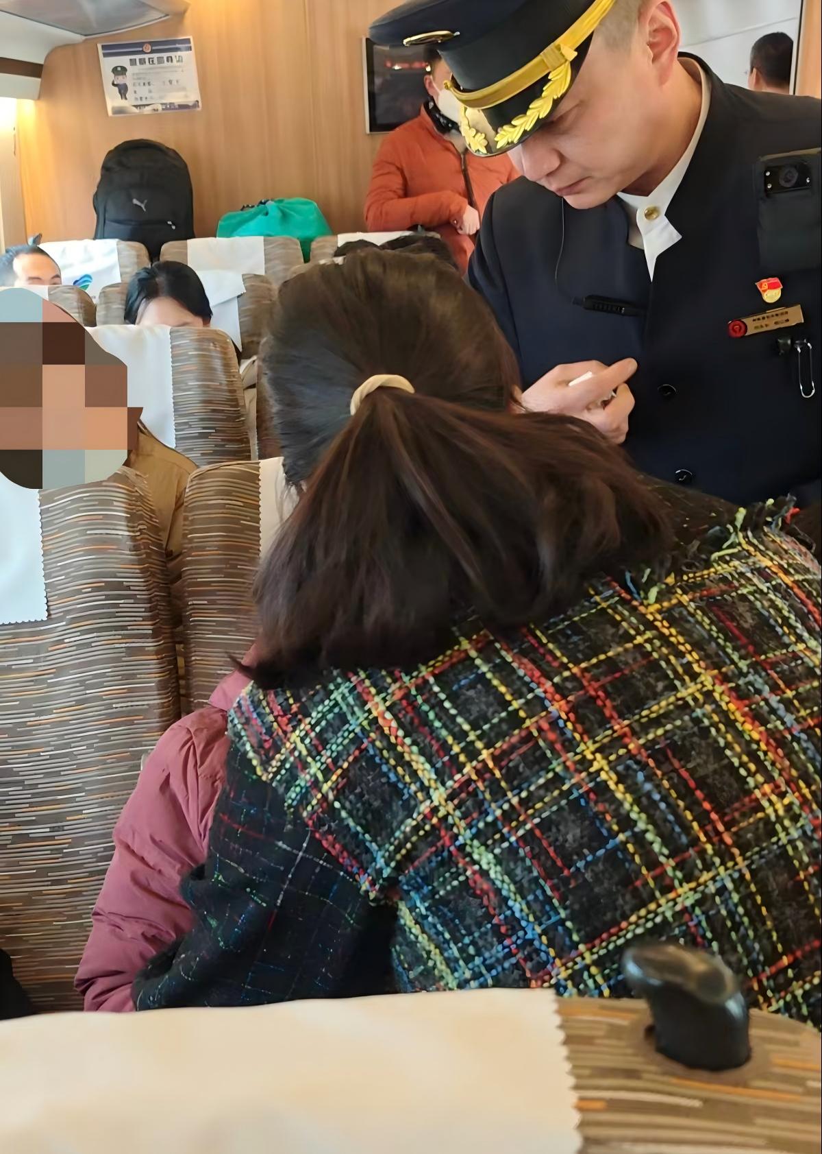 旅途有暖光 擔當顯初心——我司員工出差途中暖心救助患病乘客